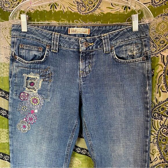Y2K lei Sophia Embroidered Hipster Flared Jeans Size 7 - Picture 2 of 16